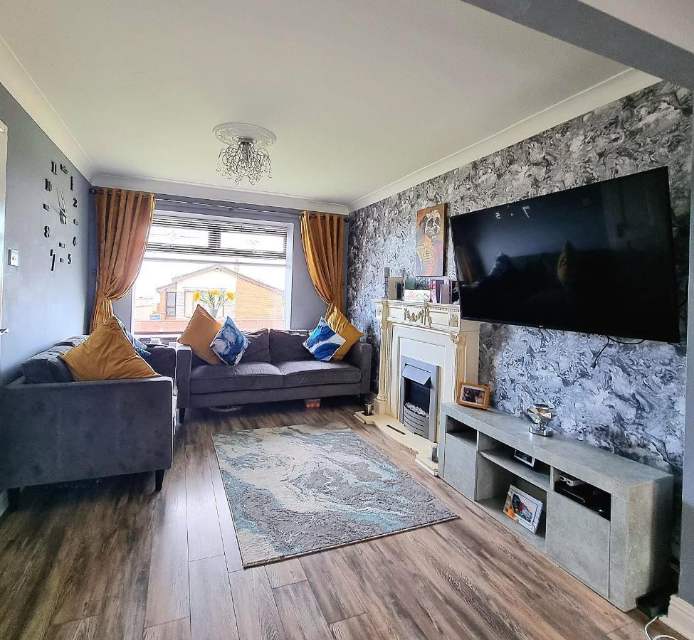 Private Room City Skyline And Mountain Views Close Too Belfast Centre And Airports Free Parking Exterior photo