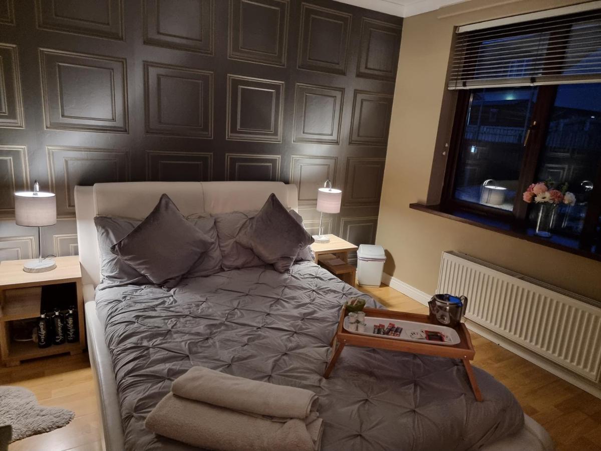 Private Room City Skyline And Mountain Views Close Too Belfast Centre And Airports Free Parking Exterior photo